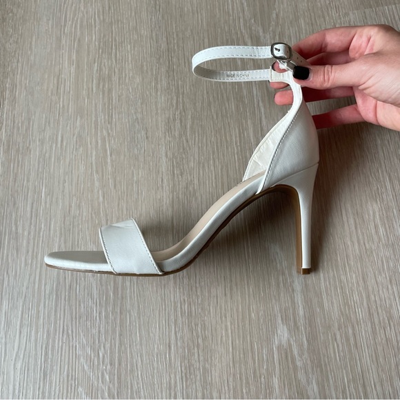 Le Chateau heels - Picture 3 of 3